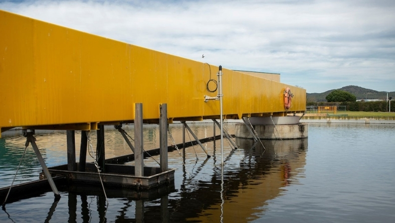 Water treatment facility with floating intake structure on a reservoir